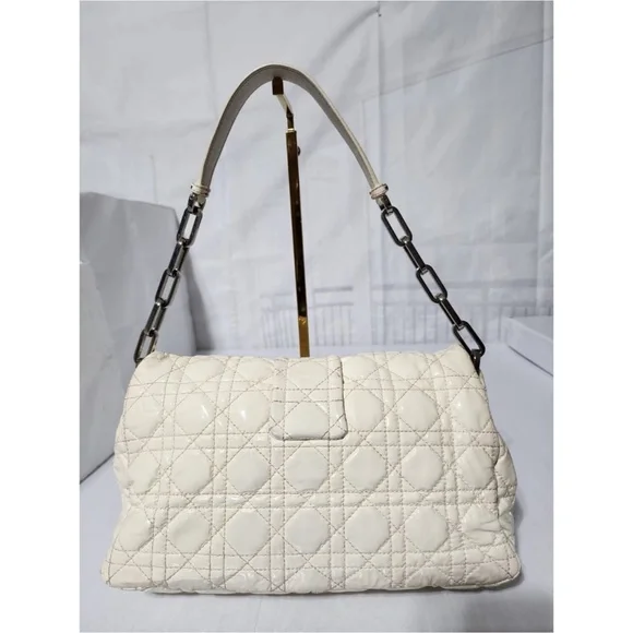 Authentic CHRISTIAN DIOR Lambskin Patent Cannage New Lock Flap Shoulder Bag - Picture 4 of 16